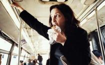 公交车上吃早餐 当心营养不良