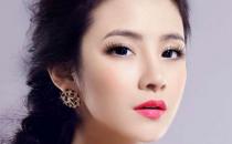 佩戴假睫毛前先软化假睫毛根部