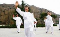 老年人早起晨练要注意什么