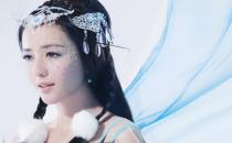 粉底要选择较肤色浅太多的