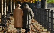 谨防皮肤病 老人春季养生注意什么