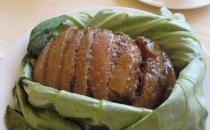 夏令时节美食 荷叶粉蒸肉的做法