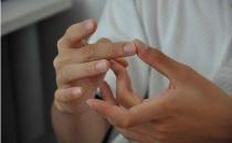 老人多做手指运动防痴呆