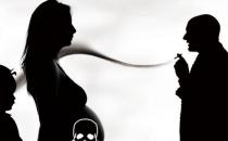 怀孕时吸二手烟致胎儿无脑