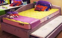 过软过硬的床垫都不利孩子脊柱健康