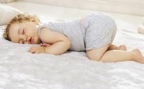 宝宝开着灯睡觉有那些坏处