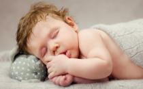 婴儿选用枕头要讲方法