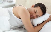 男人睡姿发出的特殊“健康信号”