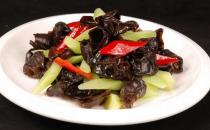 炒木耳炸锅怎么办？