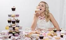 暴饮暴食或是情绪不稳定