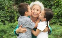 如何说服固执的老人