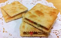 金枪鱼夹心饼干的做法