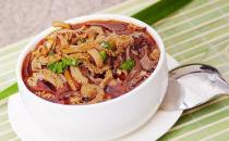 冬季来一碗美味的羊杂汤吧！