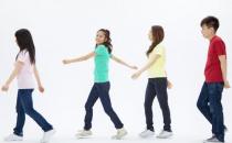 如何纠正走路外八字脚？