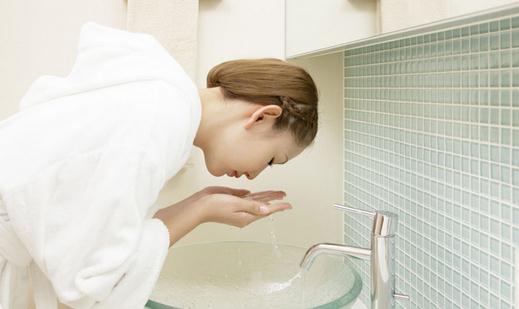 洗脸6个步骤不可少