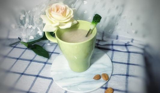 自制银耳杏仁露保持肌肤水嫩
