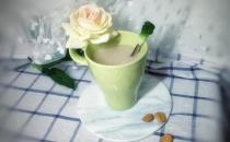 自制银耳杏仁露保持肌肤水嫩