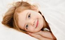 女宝宝阴唇粘连是怎么回事？