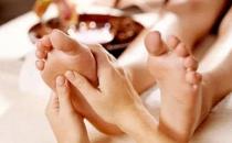 搓脚心也能帮你治疗疾病！