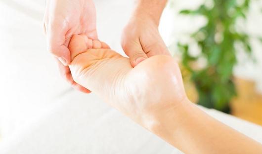 按摩脚心竟有这些好处！