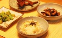 晚饭吃太晚小心发胖！