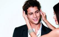 有这些信号说明他爱上你了