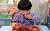 学龄前儿童喝太多茶可令神经系统兴奋影响健康