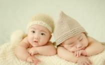 宝宝吐奶是咋回事？宝宝吐奶怎么护理？