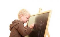 宝宝口吃的原因与临床表现