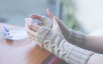 手掌脱皮是怎么回事