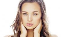 脖子上长青春痘的原因