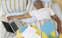 睡觉姿势影响男性的生育 趴着睡觉危害大