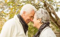 老人身体发热该如何护理