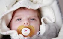 给婴儿穿衣服万万不可太紧