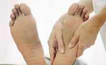 导致脚脱皮的原因有哪些