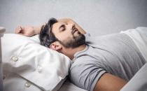 男性该以什么的睡姿 睡觉才健康