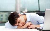 趴着午睡的危害 上班族白领科学午睡缓解疲劳
