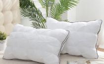 枕头套用久了又黄又脏 先泡白醋和小苏打搓洗如新