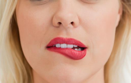 嘴角四周长痘 内因外显 这些方法可有效去除嘴角长痘