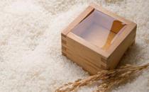 淘米水不但可以是天然去污剂 还能祛油润肤哦