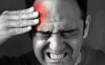 想避免头痛 要尽量避免吃以下这几大类食物