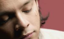 睡觉时流眼泪是身体出了问题 过度用眼易致流泪