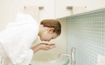 女性晚上如何保养皮肤 夜晚皮肤护理方法