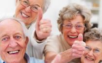 年龄增大老年人容易手抖 学会灵活健指操缓解手抖