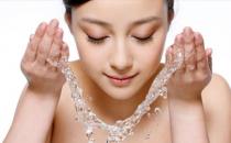 白醋洗脸的正确美白方法 要美白洗脸的水温很重要