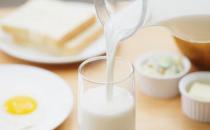 早餐吃面包牛奶这样搭配并不好 牛奶的禁忌要知道