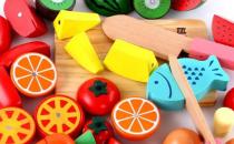 根据宝宝每个阶段的发育特点 给予宝宝合适的玩具 