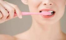 晨漱不如夜漱刷牙漱口晚上更关键 认真刷牙的好处