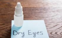 眼睛畏光睁不开也许是干眼症 预防干眼症要多多眨眼