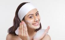 用蜂蜜洗脸更润肤显年轻 洗脸洗出年轻好肤色的秘方